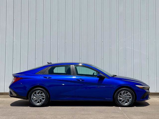Used 2025 Hyundai Elantra Hybrid FWD image 7