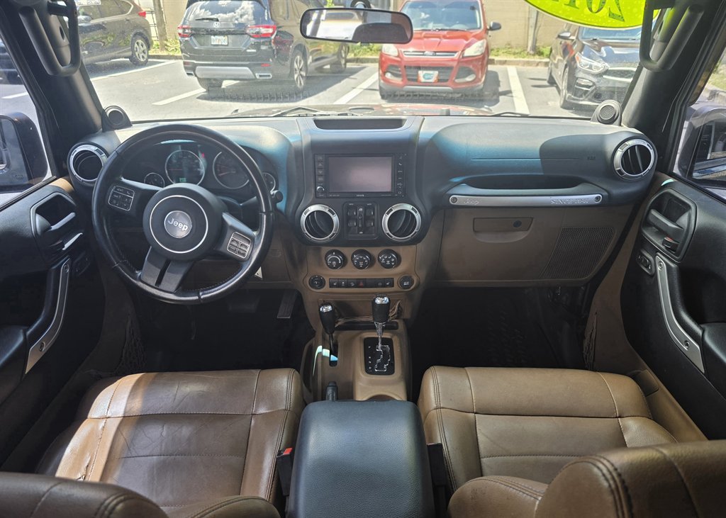 Used 2012 Jeep Wrangler Unlimited Rubicon w/ Connectivity Group AWD/4WD image 17