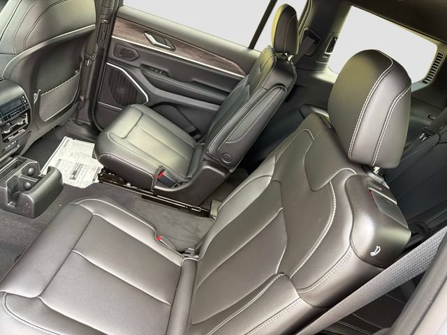 New 2026 Jeep Grand Cherokee L Limited w/ Limited Altitude Package AWD/4WD image 15