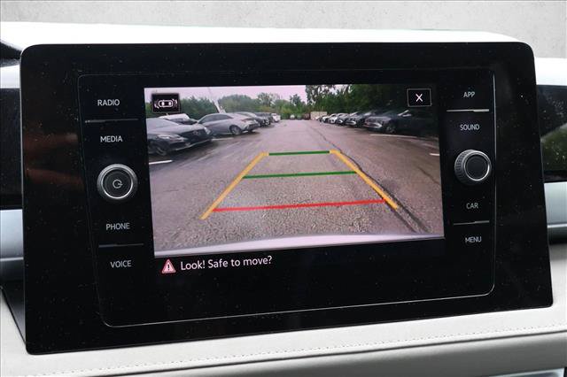 Used 2025 Volkswagen Taos SE FWD image 15