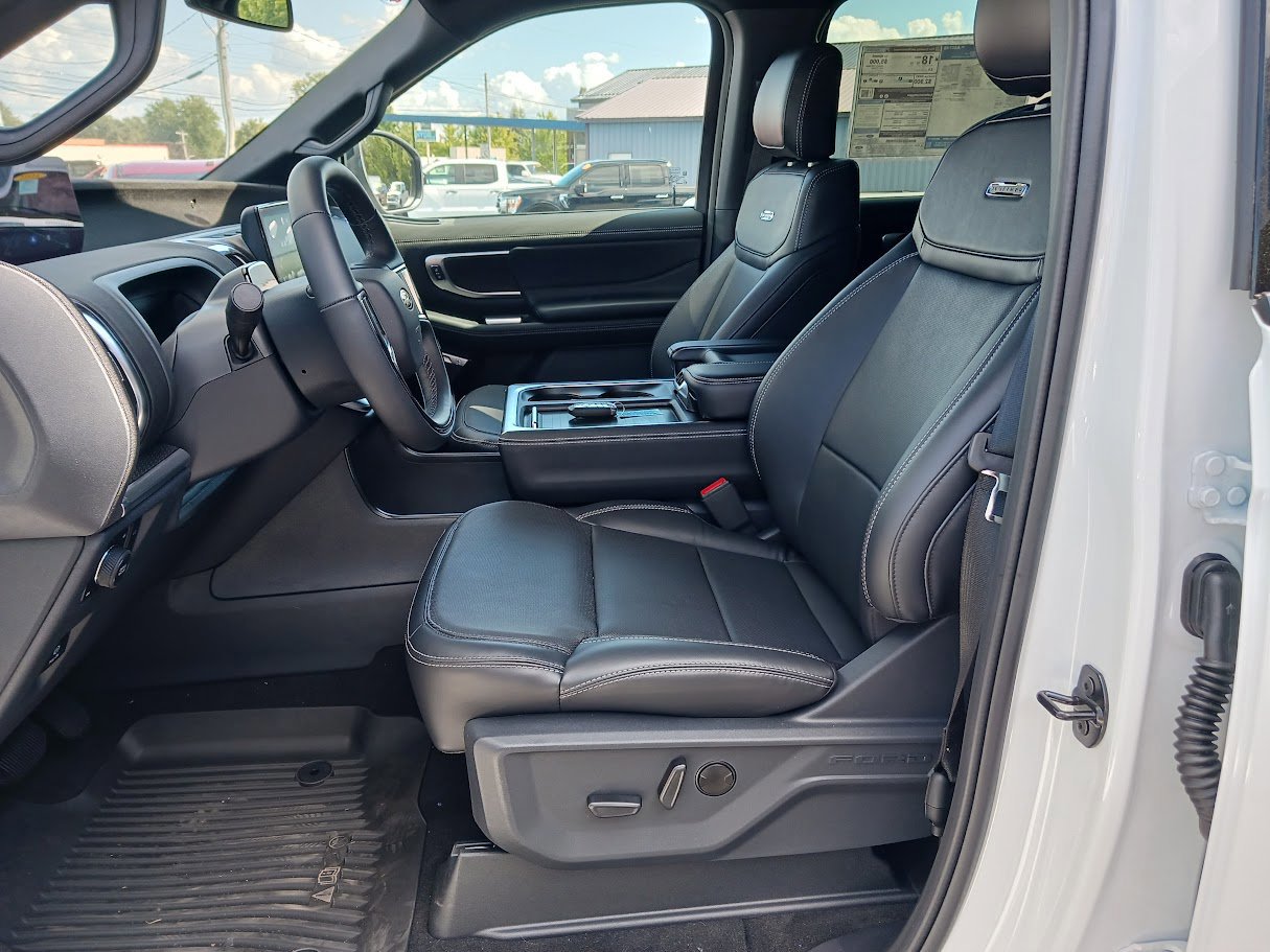 New 2025 Ford Expedition Platinum w/ Stealth Performance Package AWD/4WD image 17