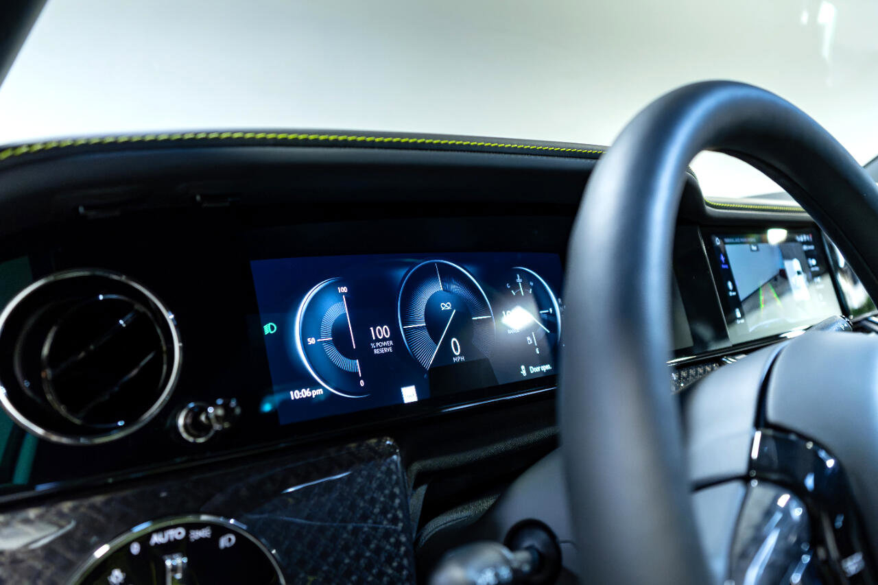 Used 2025 Rolls-Royce Cullinan Black Badge image 18