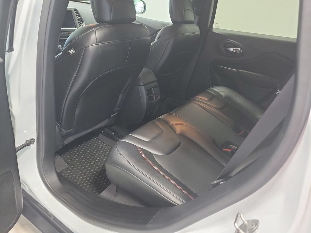 Used 2023 Jeep Cherokee Trailhawk AWD/4WD image 28