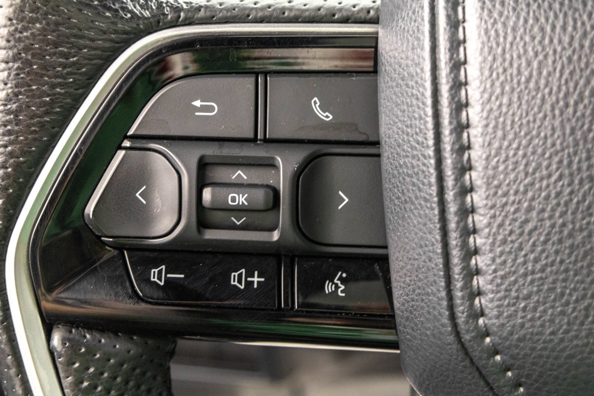 Used 2022 Toyota Tundra Platinum w/ Advanced Package AWD/4WD image 19