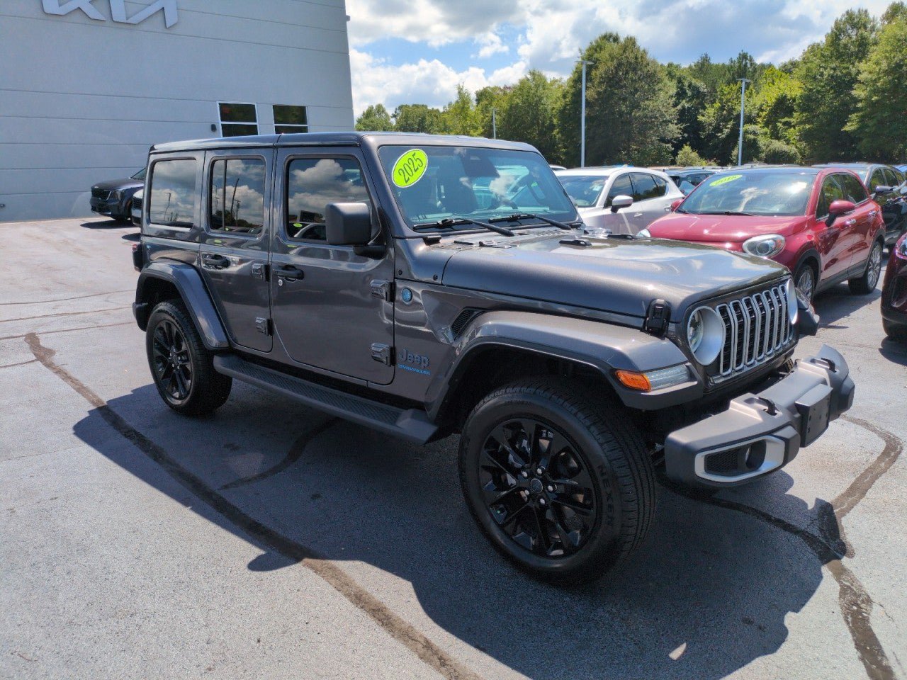 Used 2025 Jeep Wrangler Unlimited Sahara AWD/4WD video 1