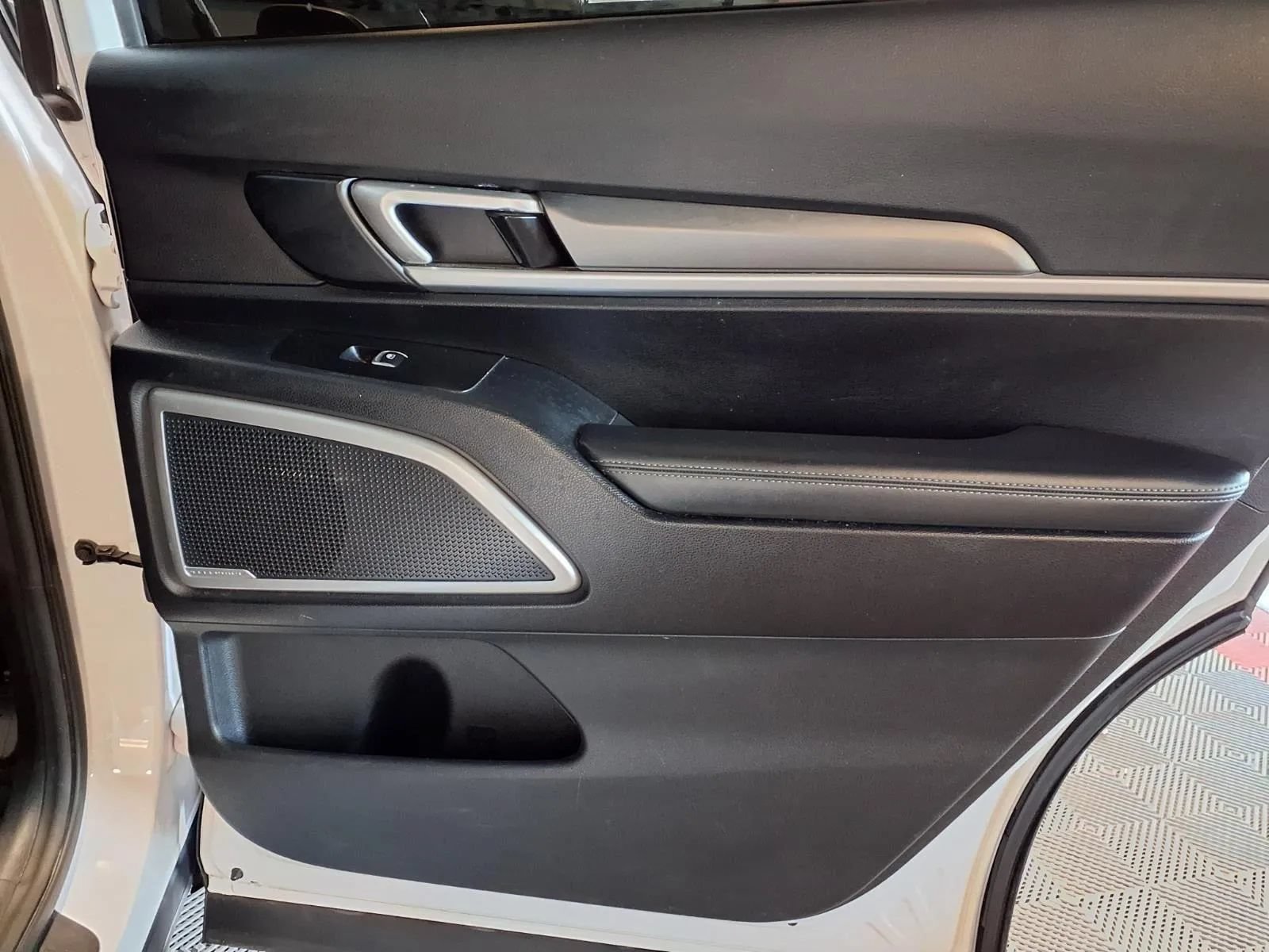 Used 2021 Kia Telluride S FWD image 11