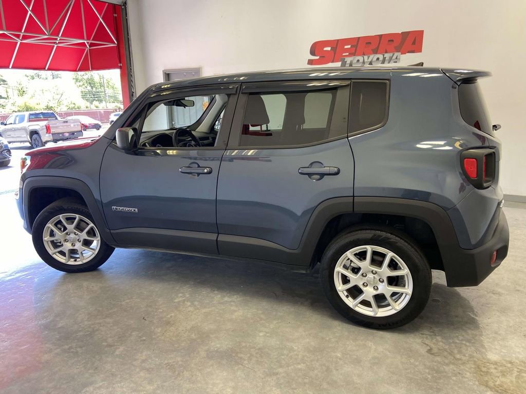 Used 2023 Jeep Renegade Latitude AWD/4WD image 6