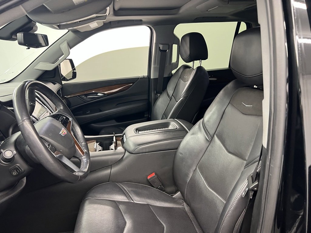Used 2020 Cadillac Escalade Luxury w/ Escalade Sport Edition image 8