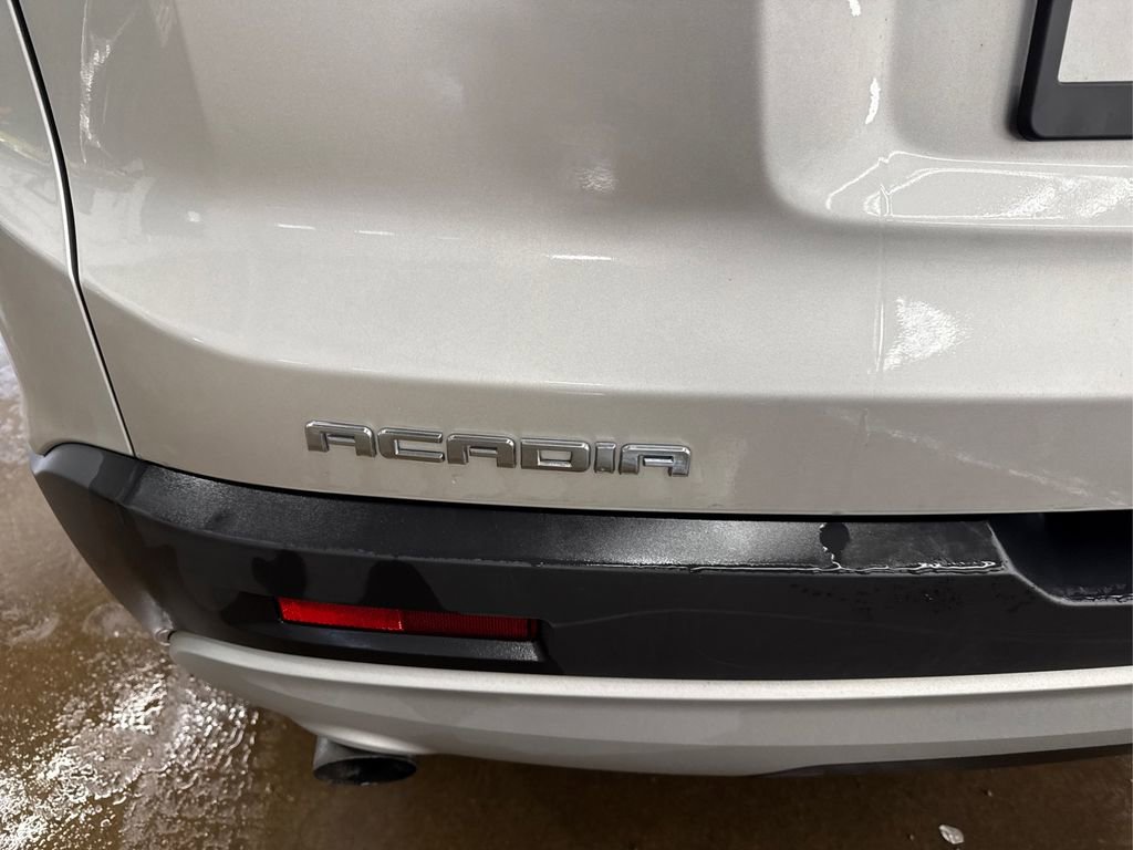 Used 2019 GMC Acadia SLE w/ LPO, Floor Liner Package image 15