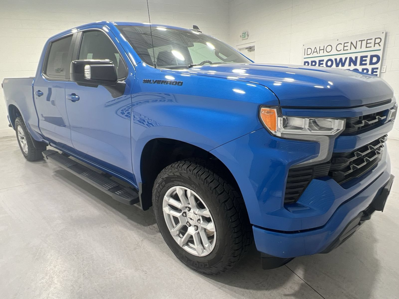 Used 2023 Chevrolet Silverado 1500 RST w/ Convenience Package II AWD/4WD image 2