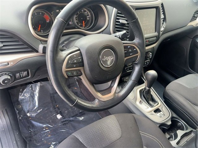 Used 2016 Jeep Cherokee Latitude w/ Cold Weather Group image 11