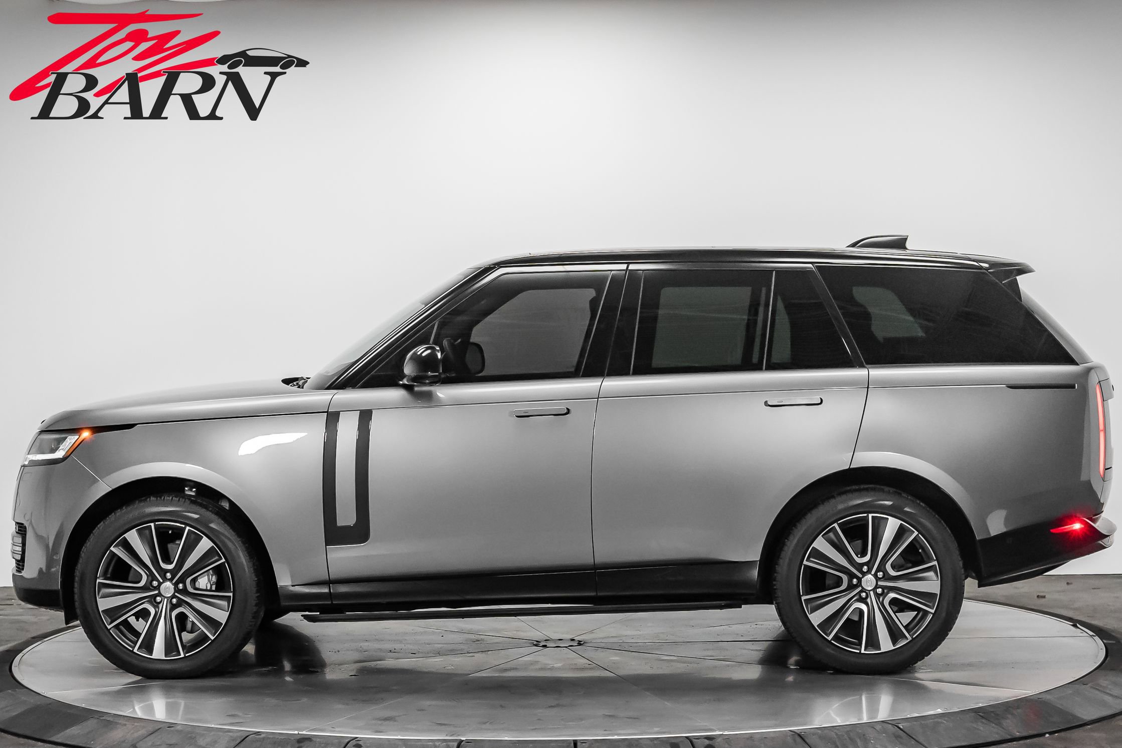 Used 2023 Land Rover Range Rover SE video 2