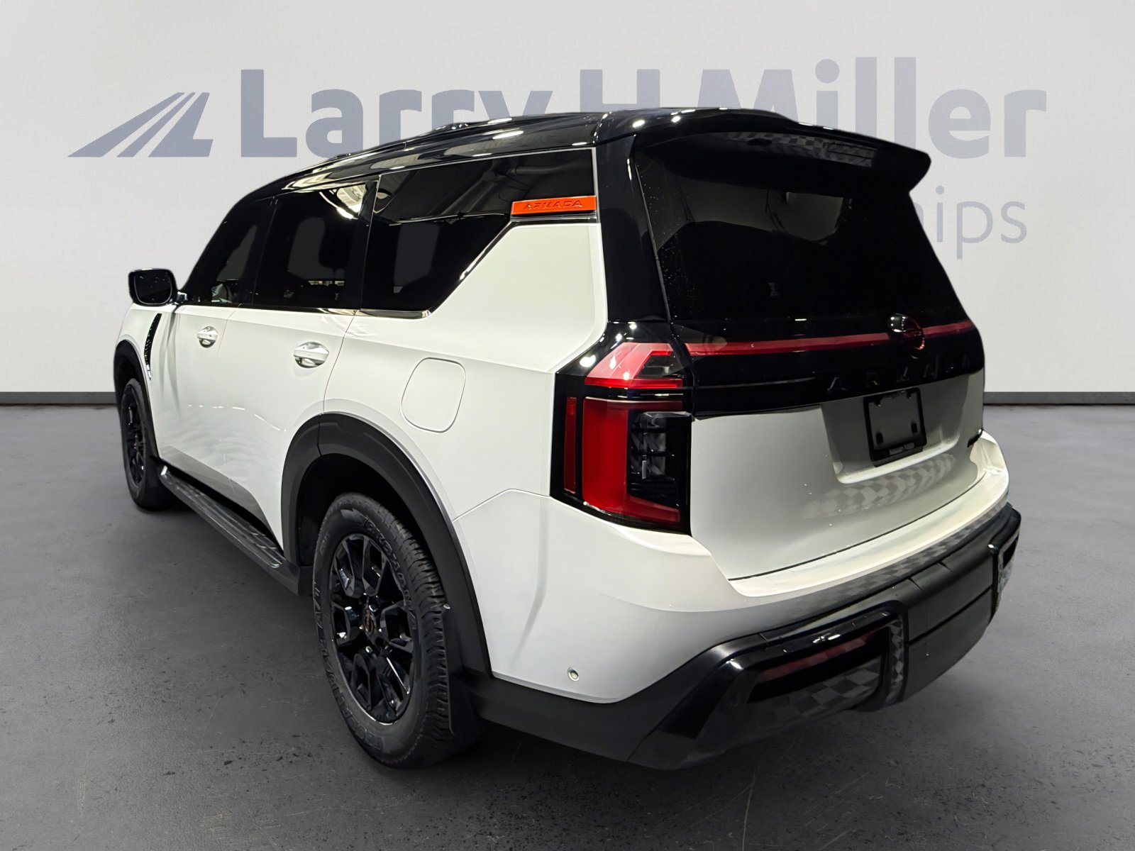 Certified 2025 Nissan Armada PRO-4X image 3