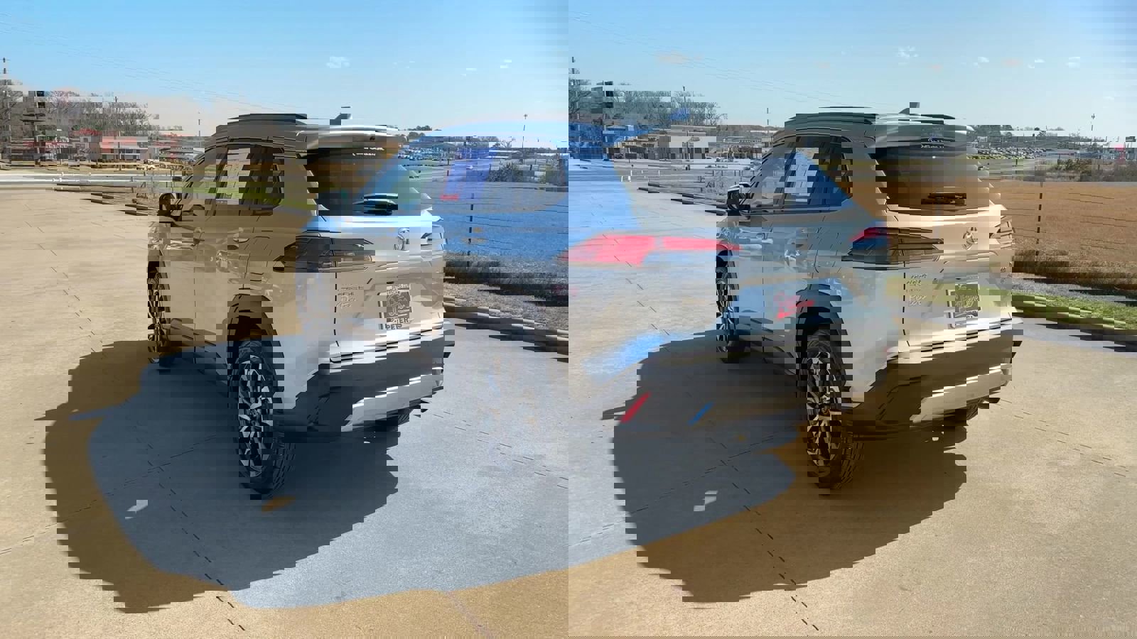 Used 2023 Toyota Corolla Cross XLE image 6