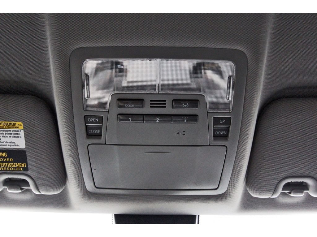 Used 2017 Toyota Highlander XLE FWD image 25