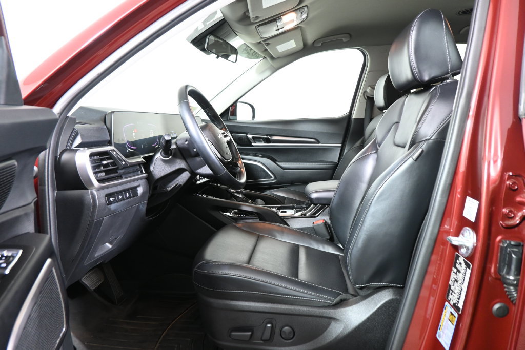 Used 2024 Kia Telluride S AWD/4WD image 3