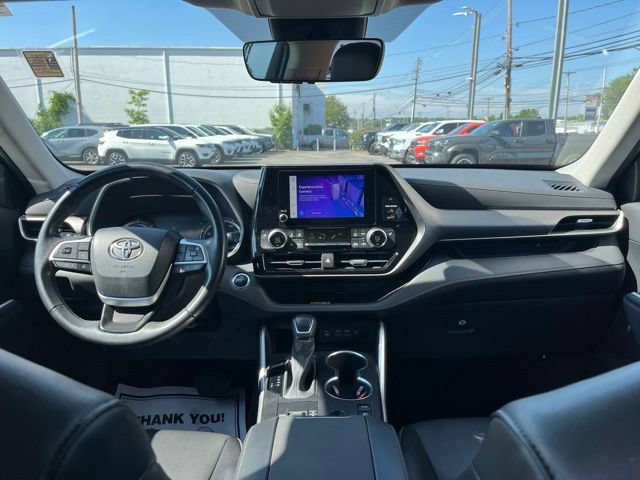 Used 2023 Toyota Highlander XLE AWD/4WD image 13