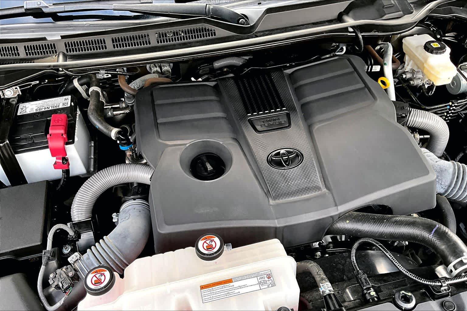 Used 2024 Toyota Tundra Limited w/ Power Package AWD/4WD image 33