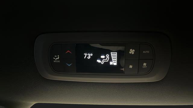 Used 2024 Chrysler Pacifica Limited FWD image 34