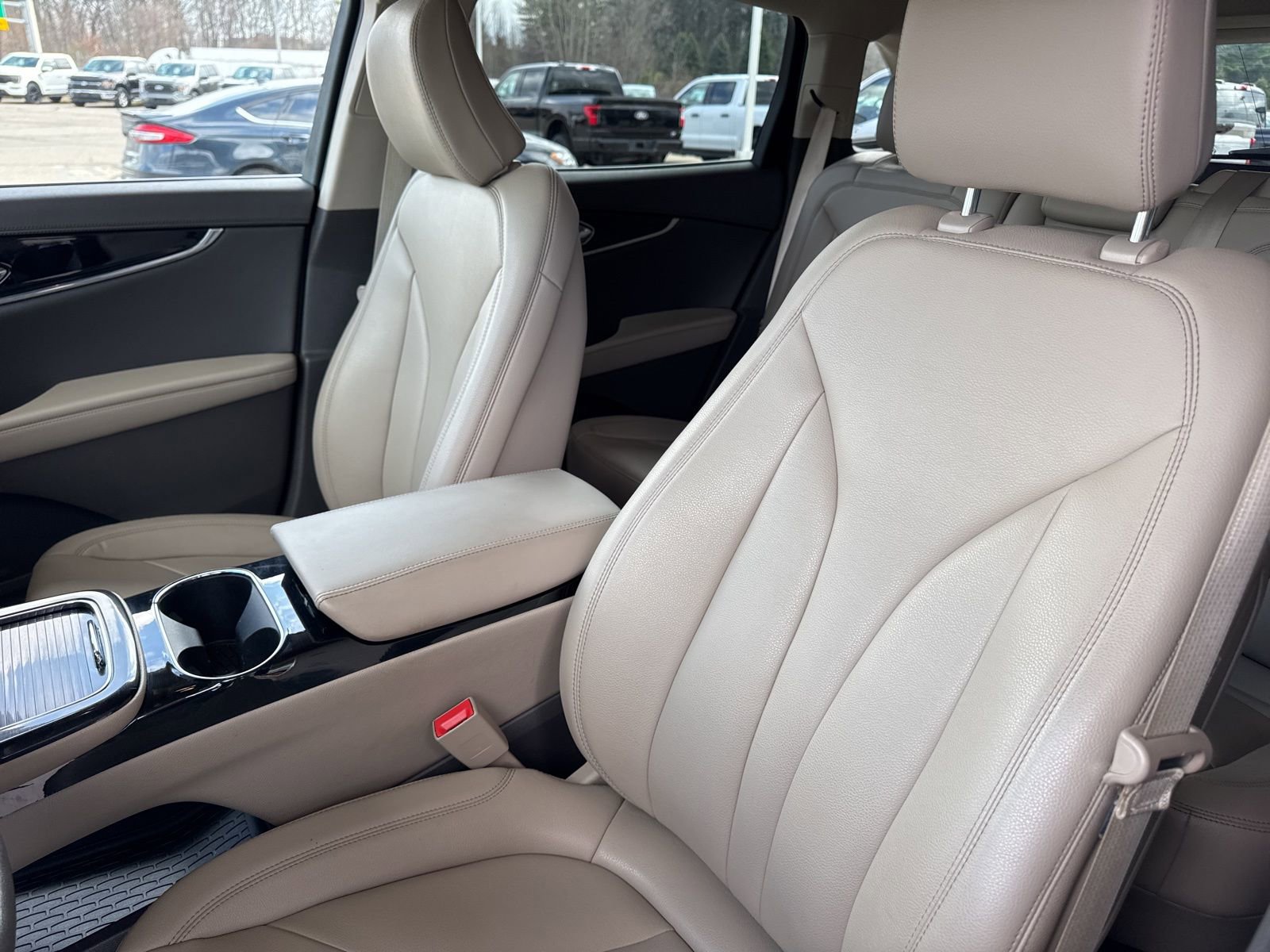 Used 2023 Lincoln Nautilus FWD w/ Premium Package image 19
