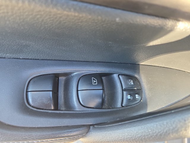 Used 2016 Nissan Rogue S w/ Appearance Package AWD/4WD image 17