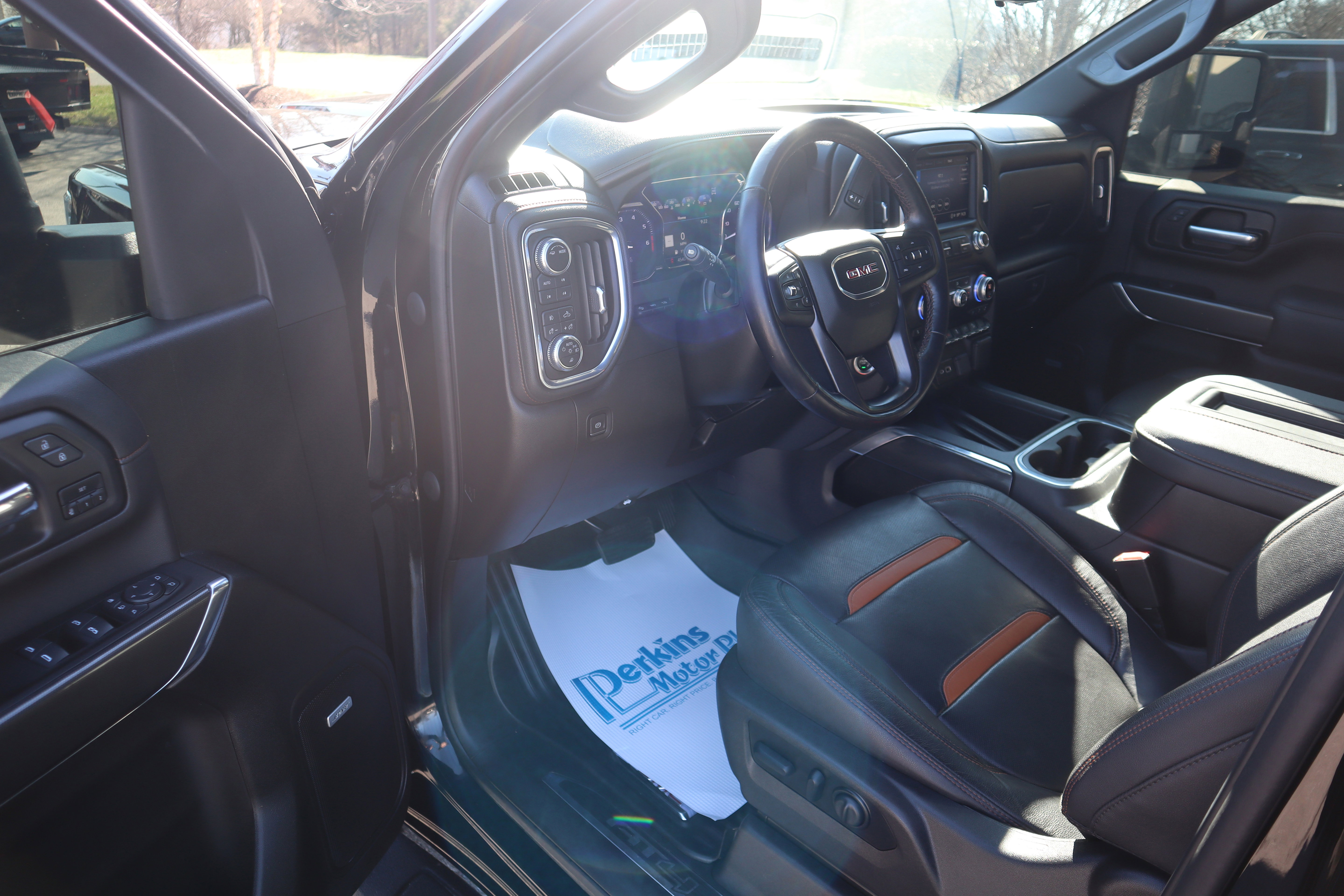 Used 2022 GMC Sierra 2500 AT4 w/ AT4 Premium Plus Package image 3