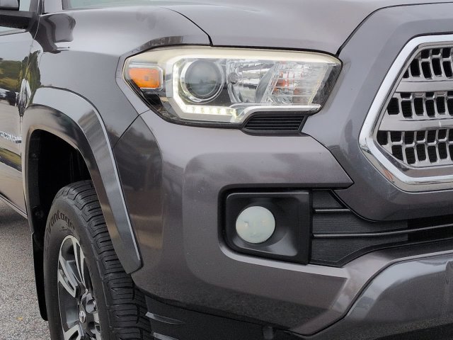 Used 2016 Toyota Tacoma TRD Sport w/ Towing Package AWD/4WD image 9