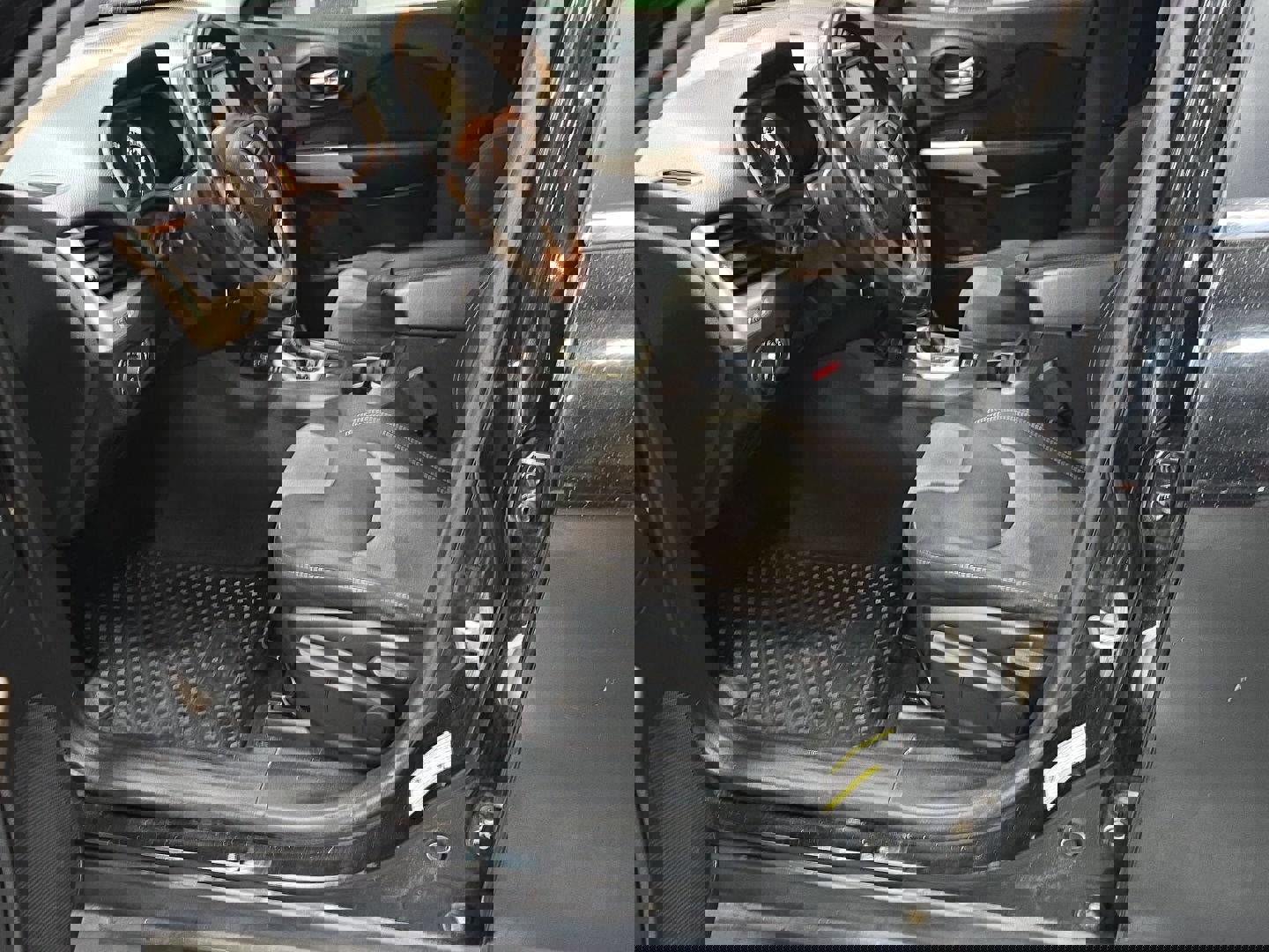 Used 2018 Jeep Cherokee Latitude w/ Cold Weather Group image 8