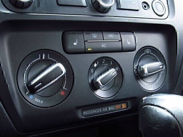 Used 2011 Volkswagen Jetta SEL image 16