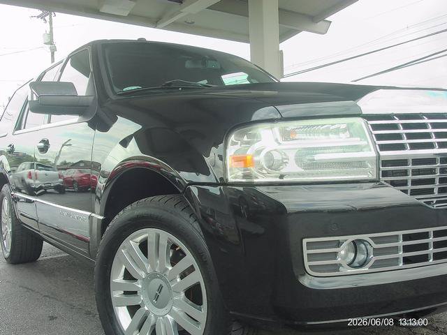 Used 2014 Lincoln Navigator 4WD image 19