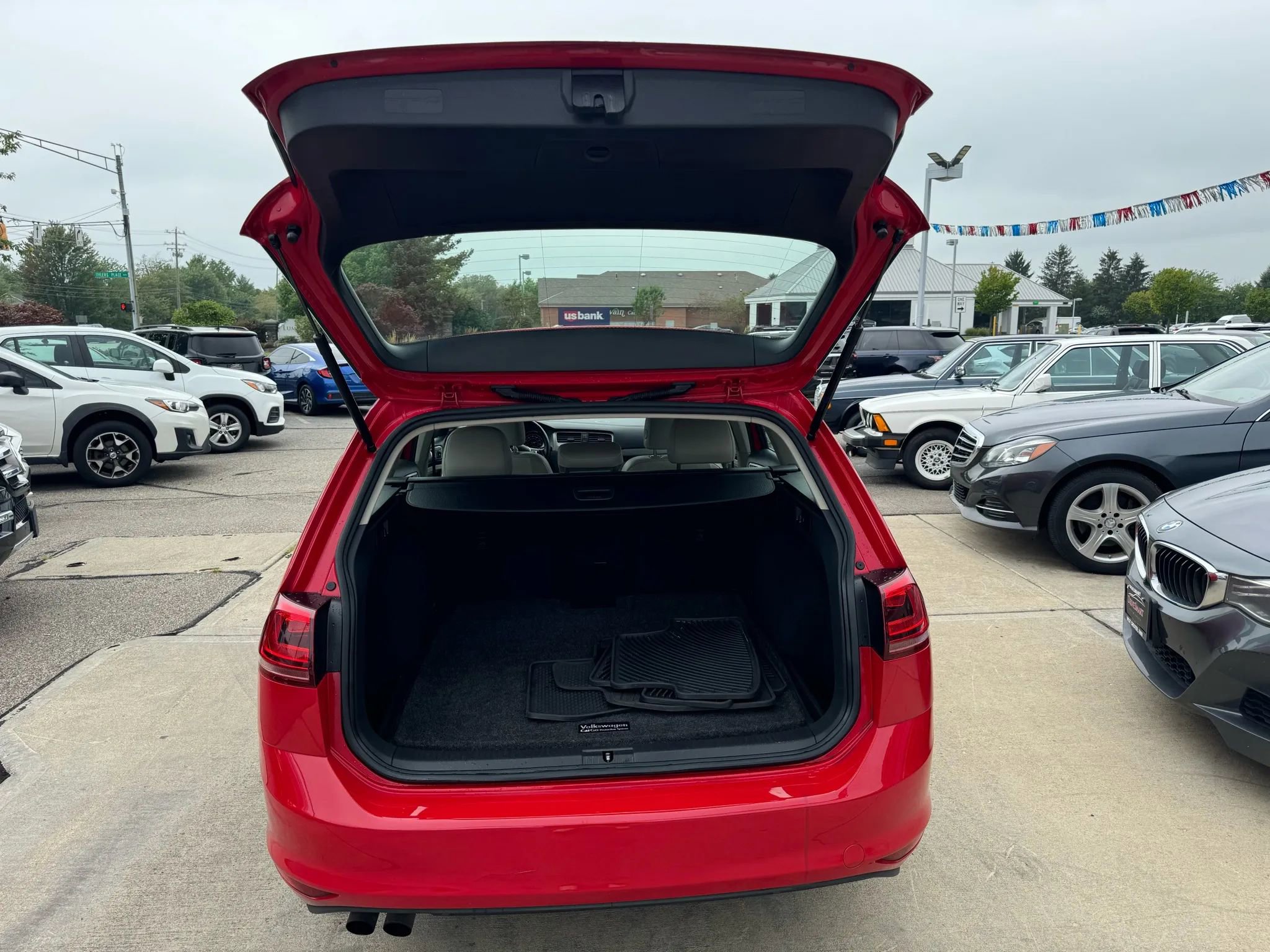 Used 2015 Volkswagen Golf SE image 8