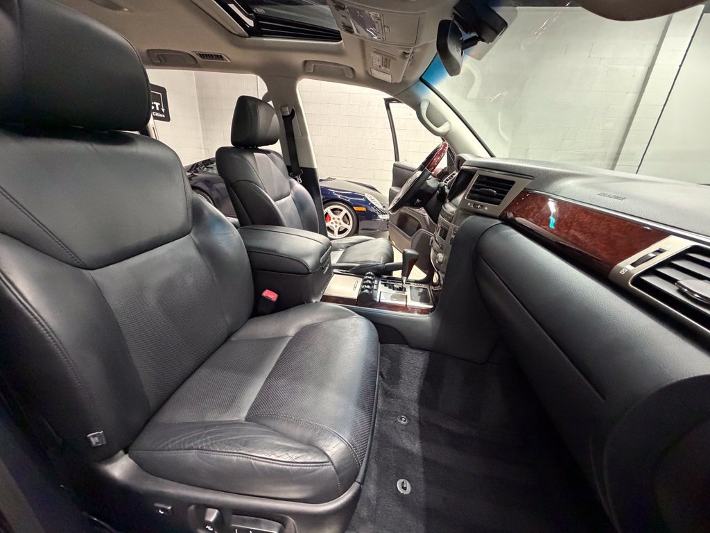 Used 2014 Lexus LX 570 4WD image 43