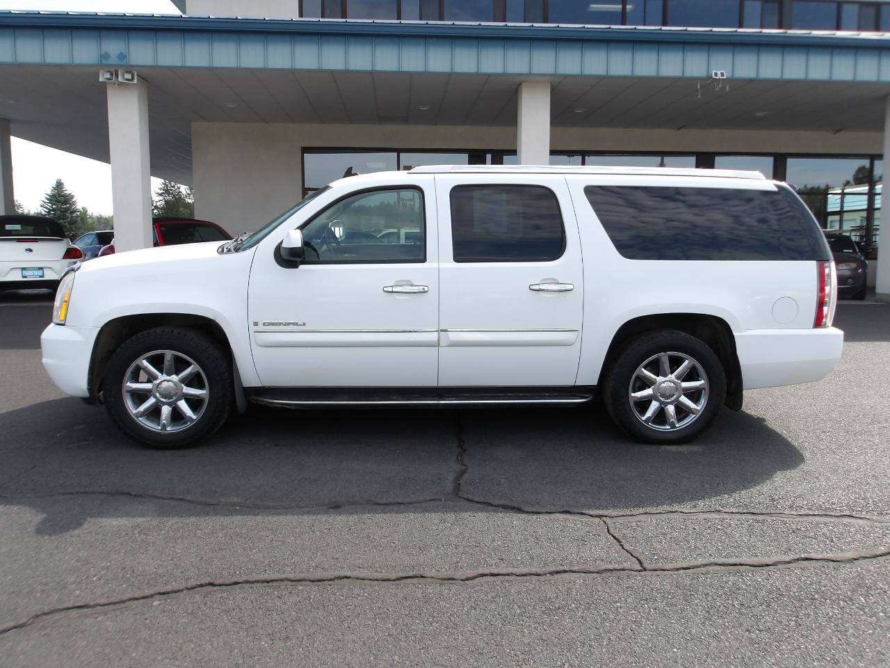Used 2008 GMC Yukon XL Denali AWD/4WD image 2