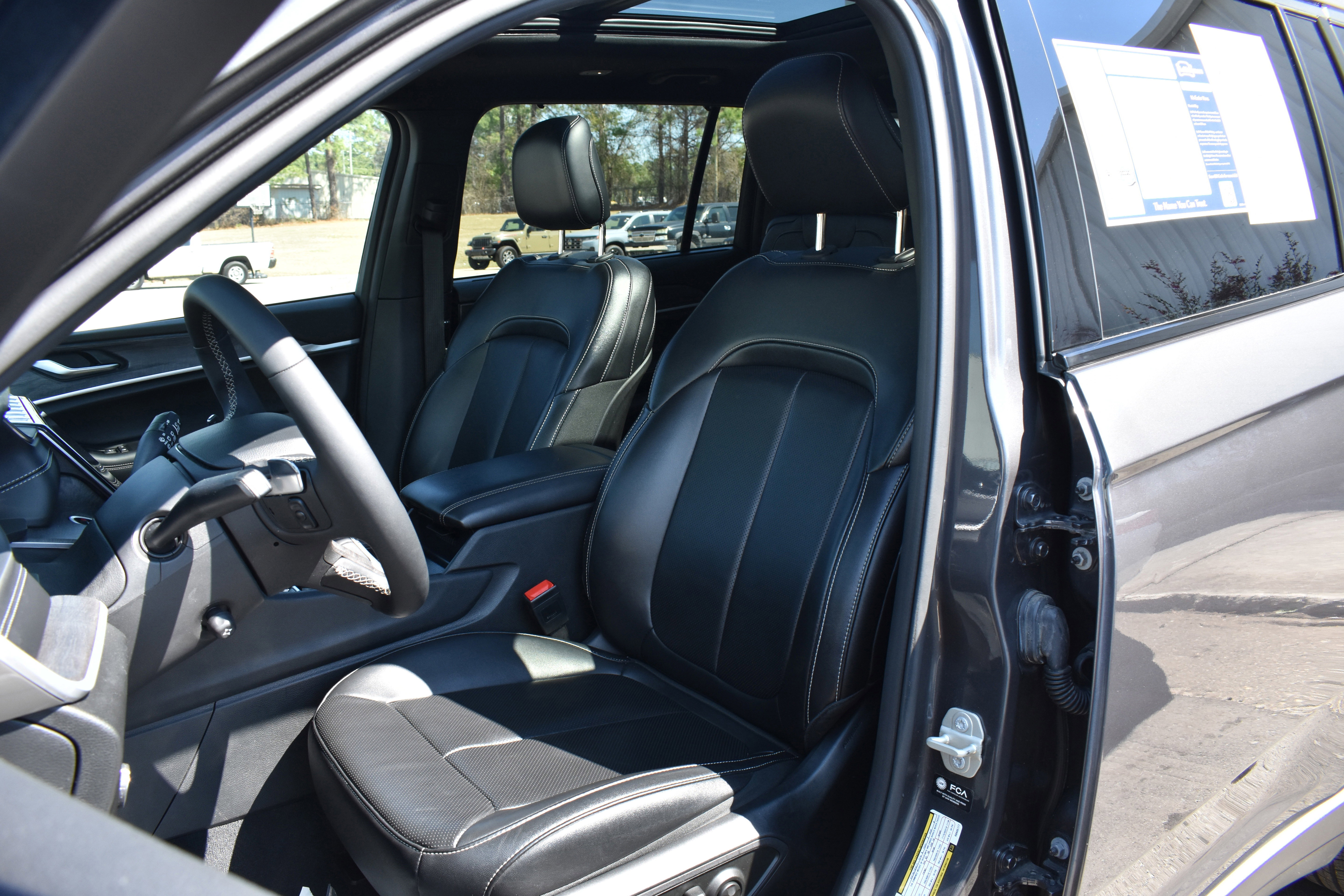 Used 2024 Jeep Grand Cherokee L Limited w/ Luxury Tech Group II image 26