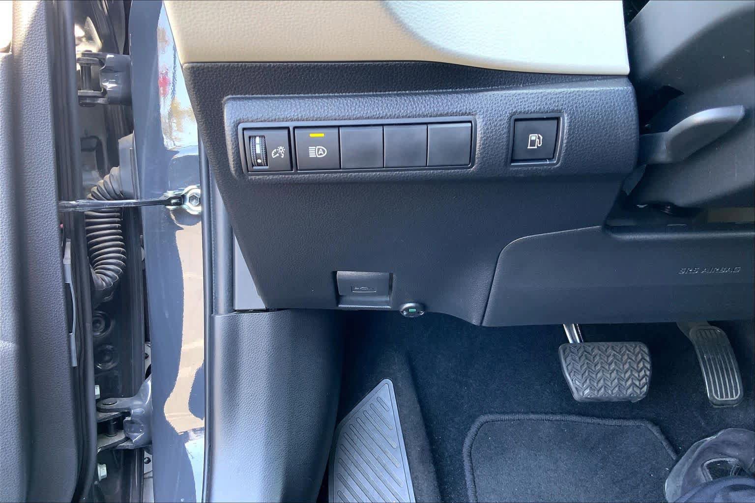 Certified 2025 Toyota Corolla LE w/ LE Premium Package FWD image 33