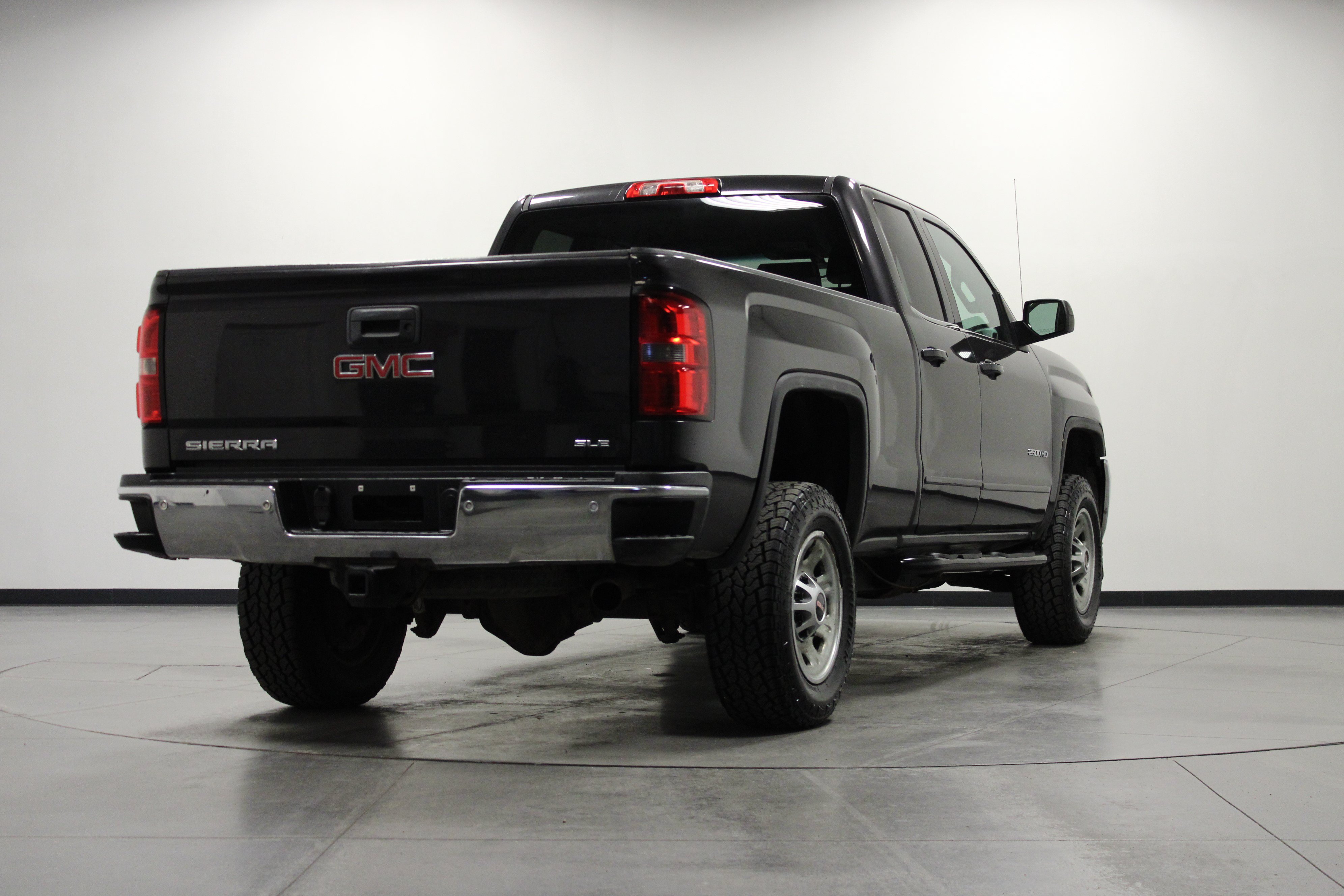 Used 2015 GMC Sierra 2500 SLE AWD/4WD image 4