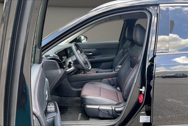 Certified 2025 Nissan Kicks SR FWD image 23