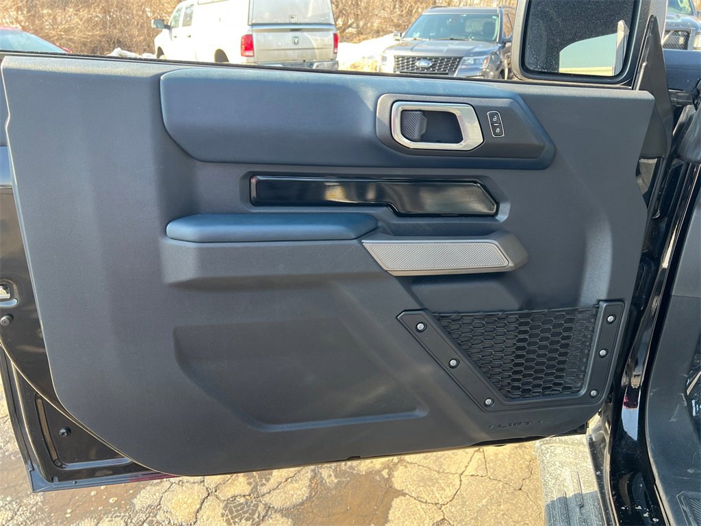 Used 2023 Ford Bronco Outer Banks image 9