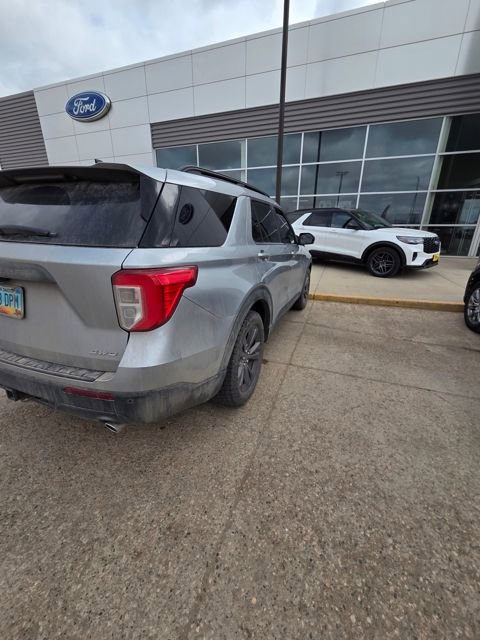 Used 2024 Ford Explorer XLT w/ Equipment Group 202A image 7