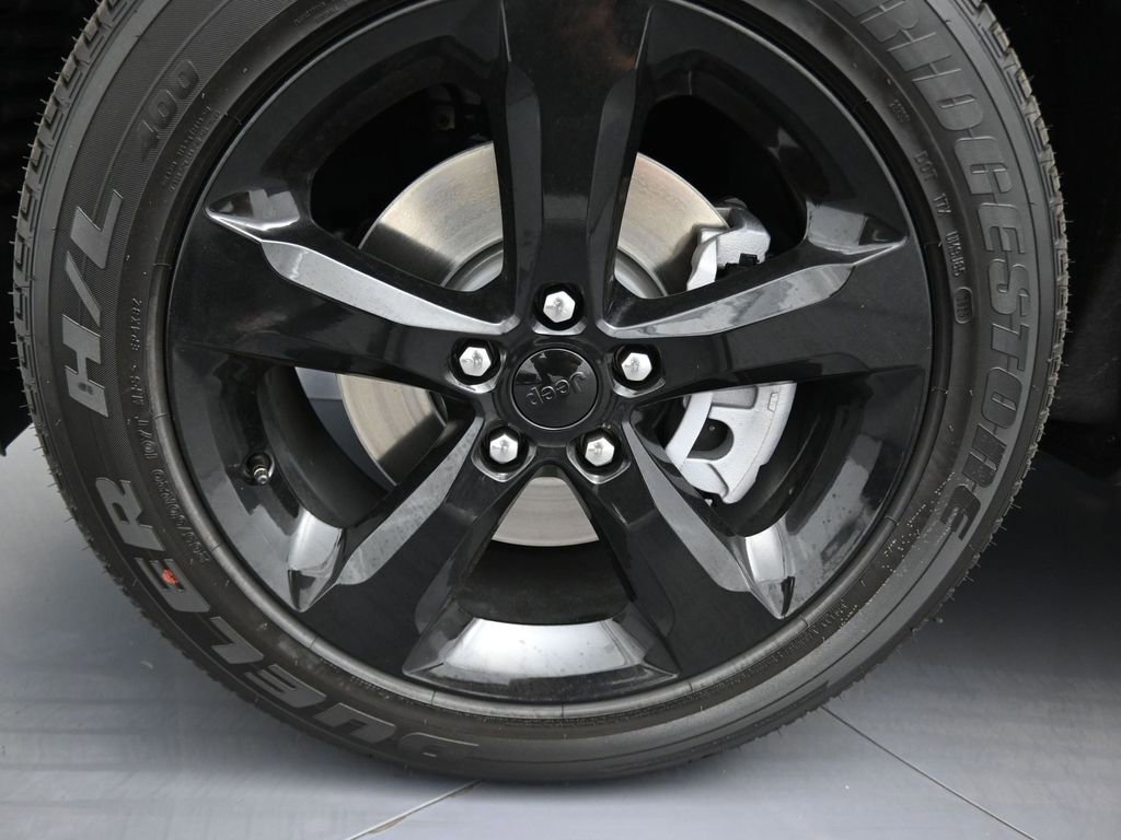 New 2025 Jeep Grand Cherokee L Altitude image 36