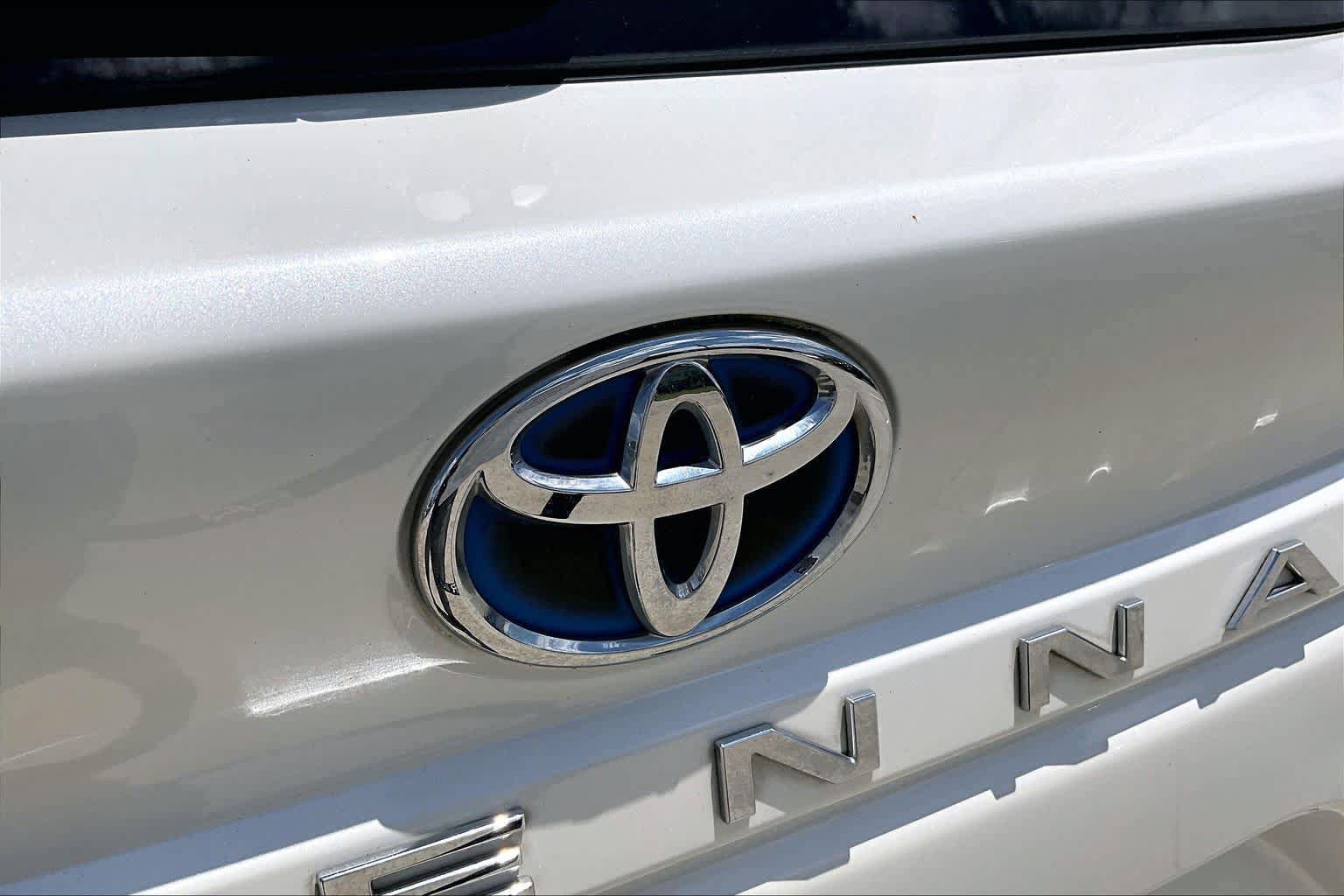 Used 2021 Toyota Sienna Limited FWD image 31