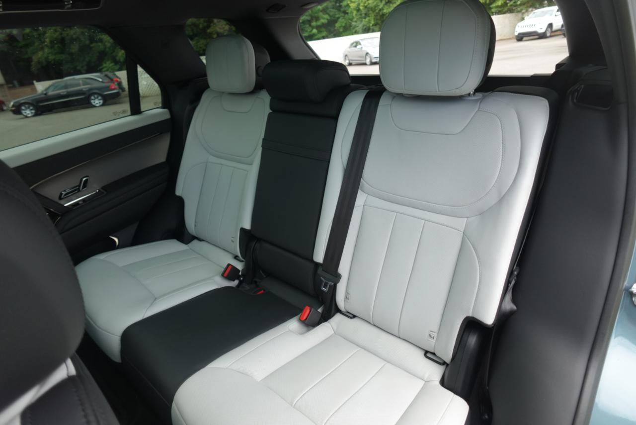 Used 2023 Land Rover Range Rover Sport SE Dynamic AWD/4WD image 11