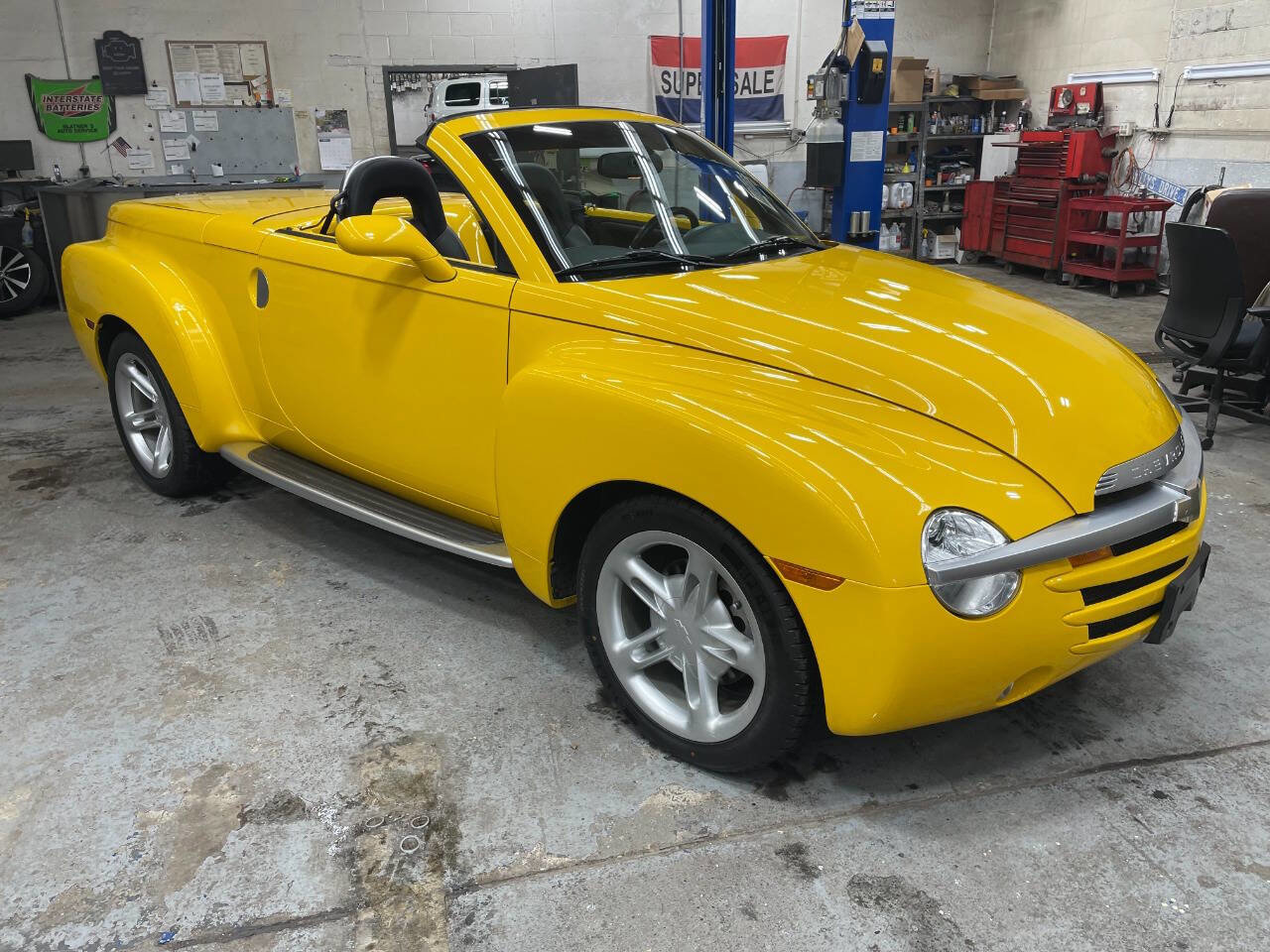 Used 2004 Chevrolet SSR w/ Preferred Equipment Group image 5
