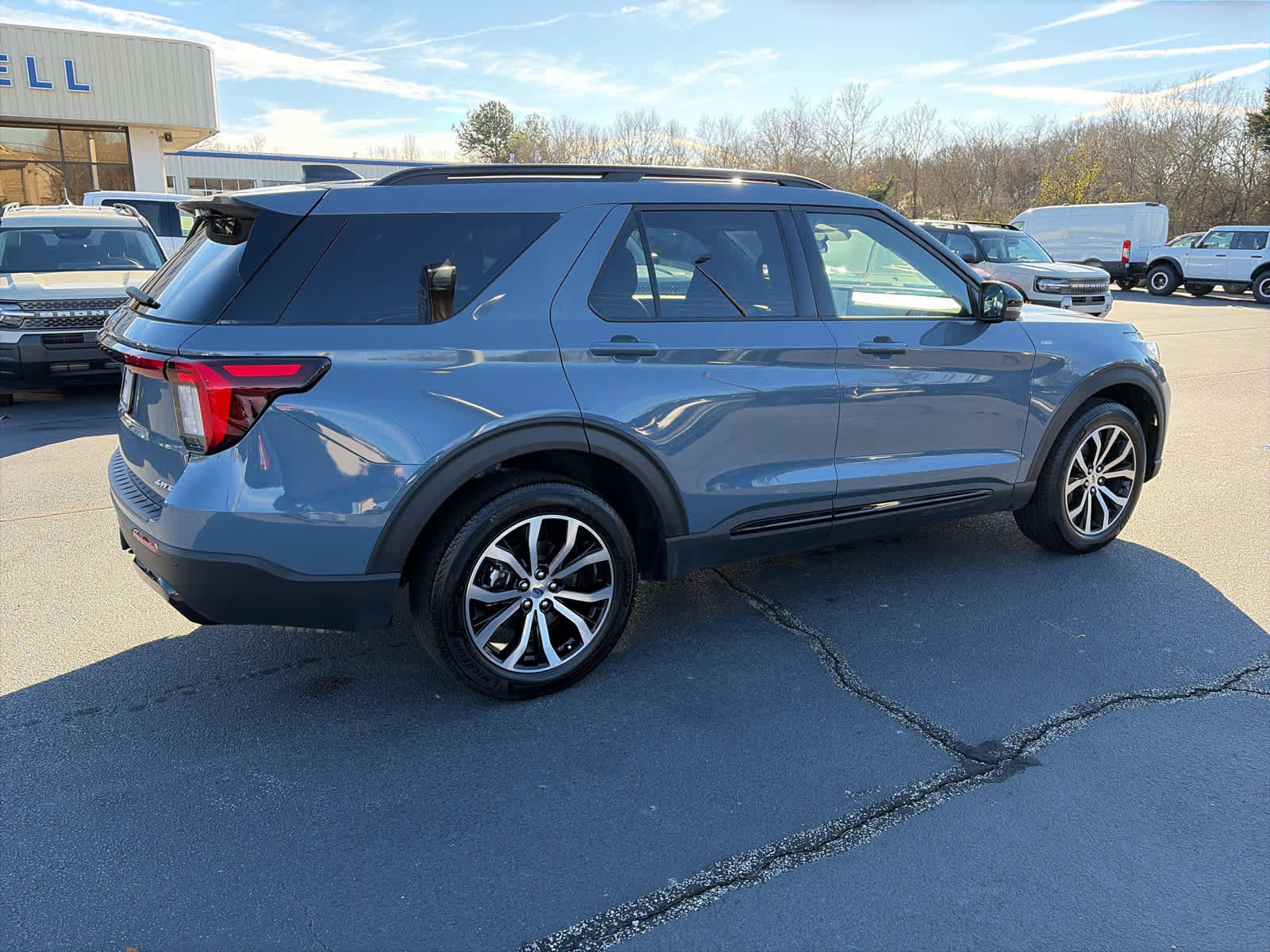Used 2025 Ford Explorer ST-Line image 3
