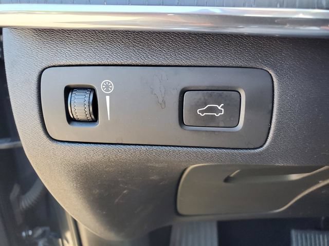 Used 2020 Volvo XC90 T6 Momentum AWD/4WD image 18