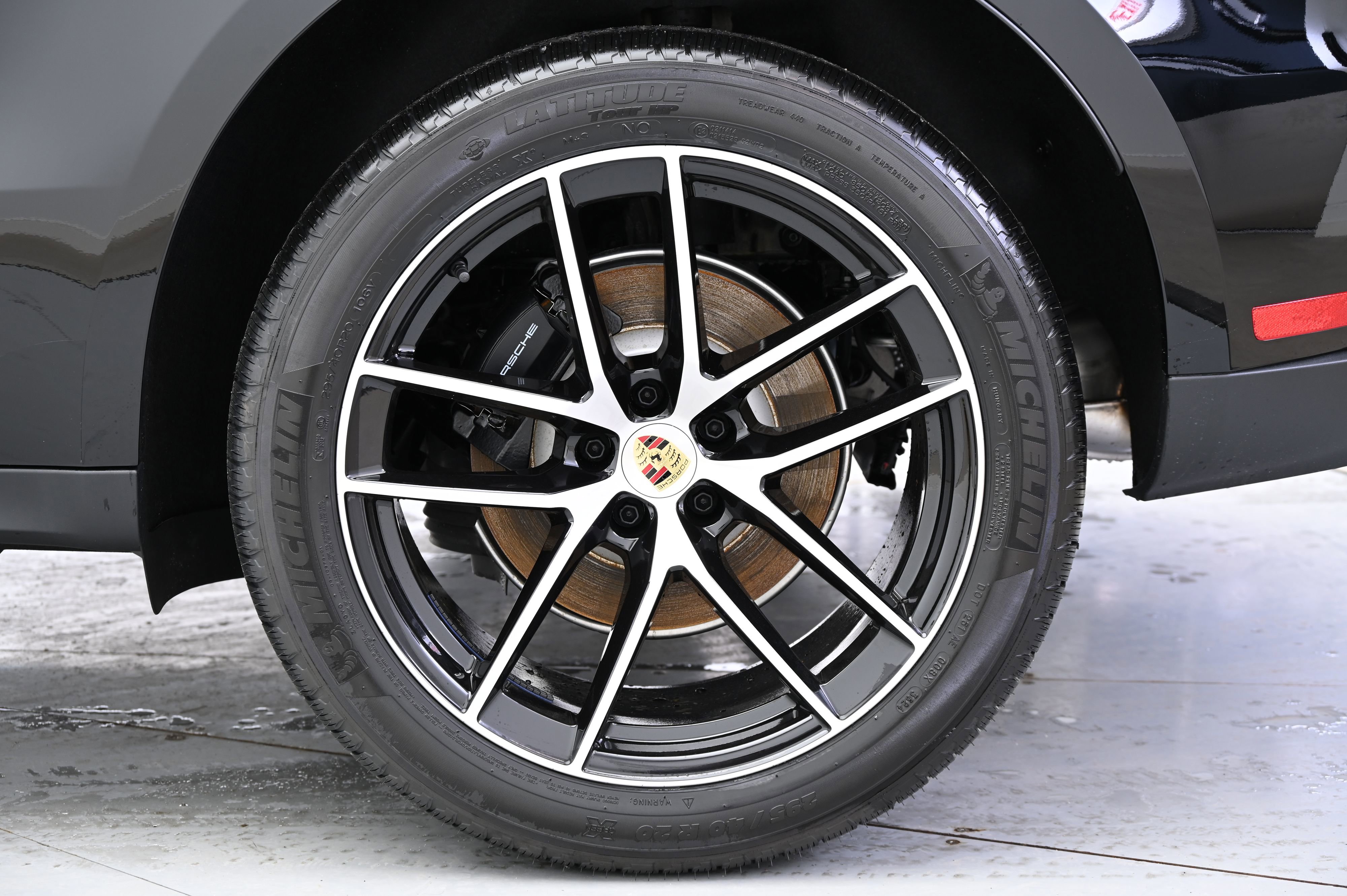 Used 2025 Porsche Macan image 16