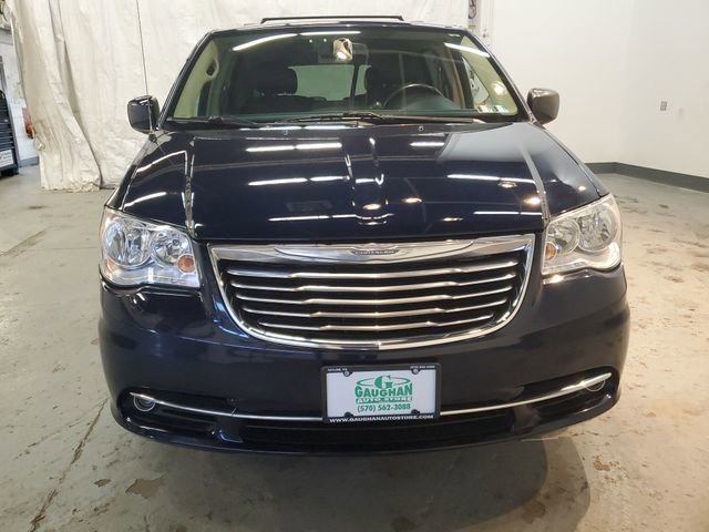 Used 2016 Chrysler Town & Country Touring image 12