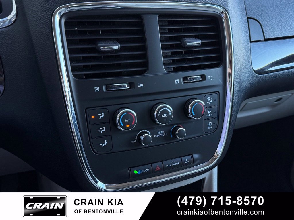 Used 2014 Dodge Grand Caravan SXT w/ UConnect Hands-Free Group FWD image 17