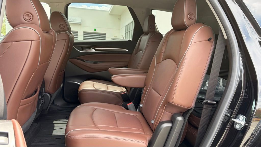 Used 2018 Buick Enclave Avenir w/ Avenir Technology Package AWD/4WD image 6