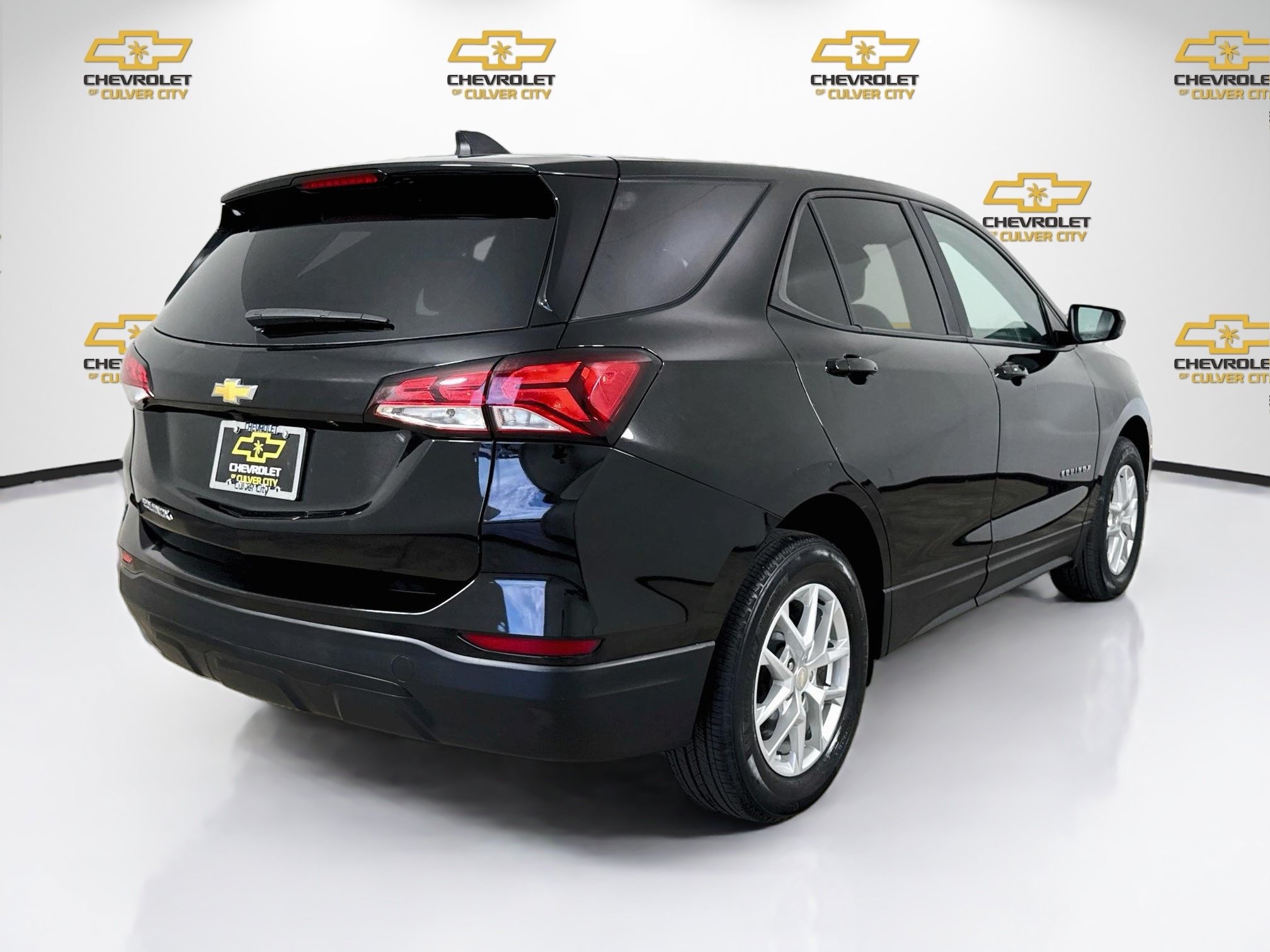 Used 2023 Chevrolet Equinox LS w/ LS Convenience Package FWD image 8
